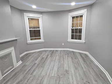 125-127 Redwood Ave #1A — photo 2 of 5