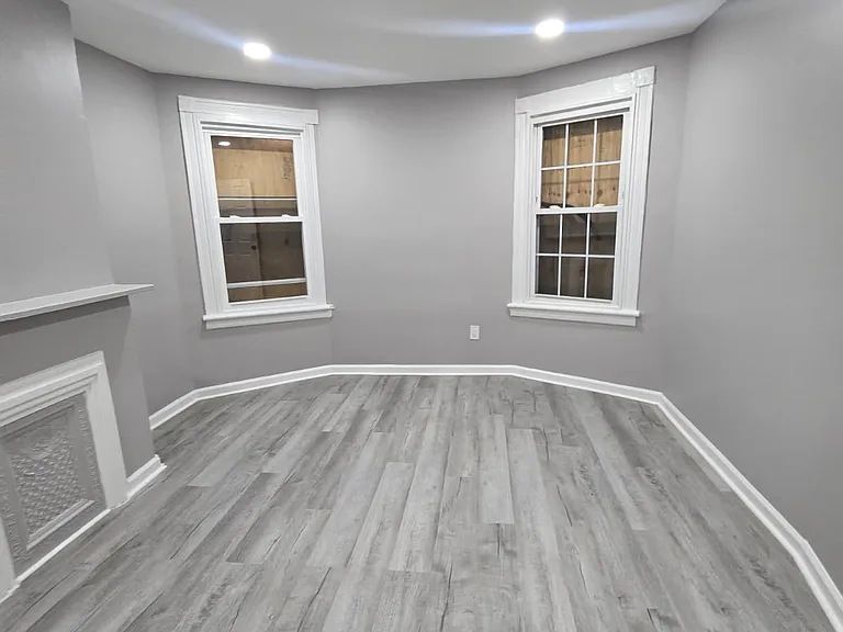 125-127 Redwood Ave #1A — Photo 3