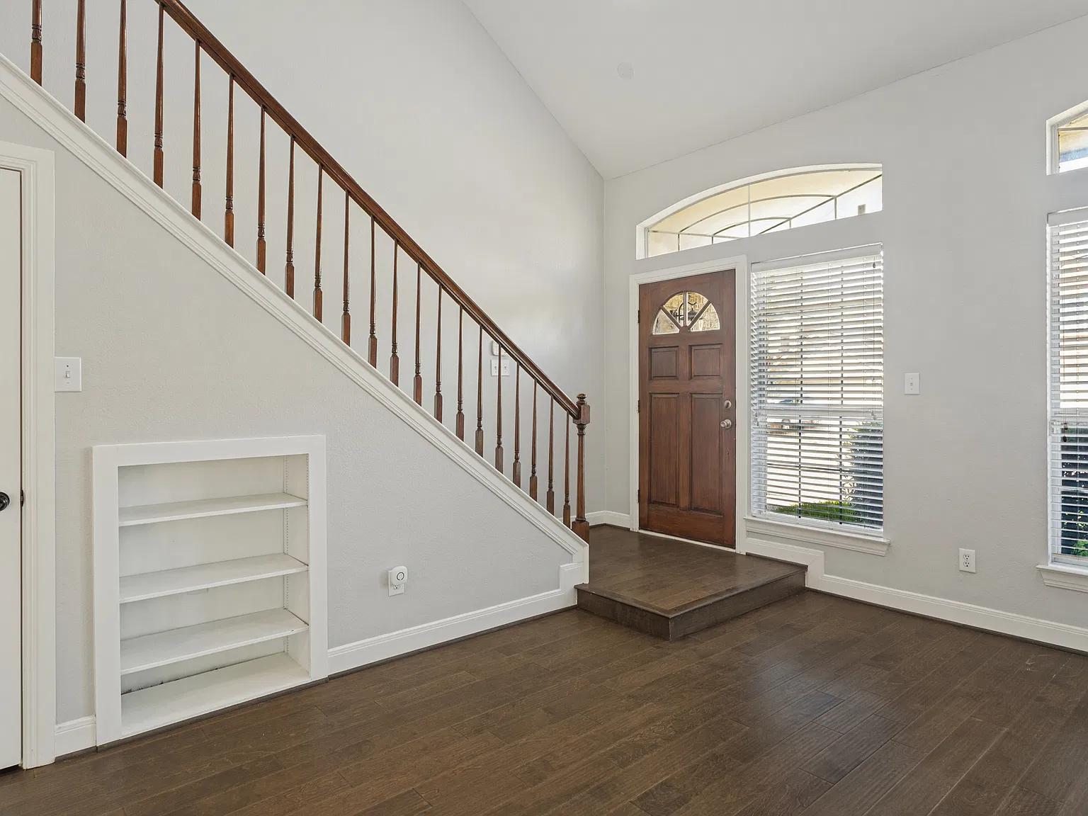 3 bed, 3.5 bath, 2143 sqft, $2,900 — Photo 2