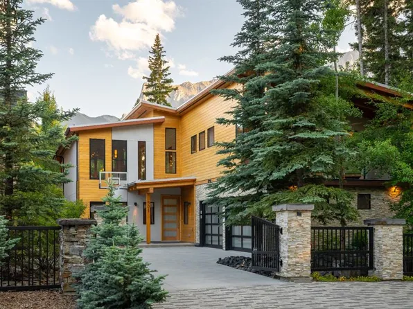 501 N 5th St, Canmore, AB T1W 2E8