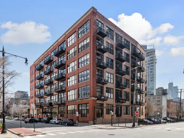 525 W Superior St APT 322, Chicago, IL 60654