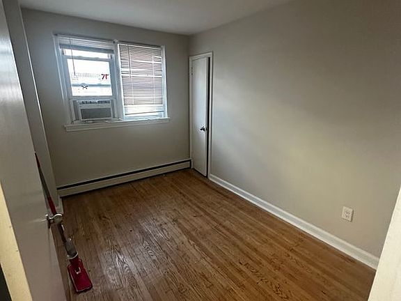 3rd image of 1906 Arthur St #1F