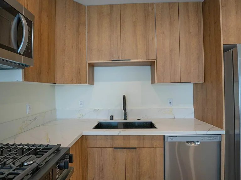 1038 S Westmoreland Ave #1 — Photo 5
