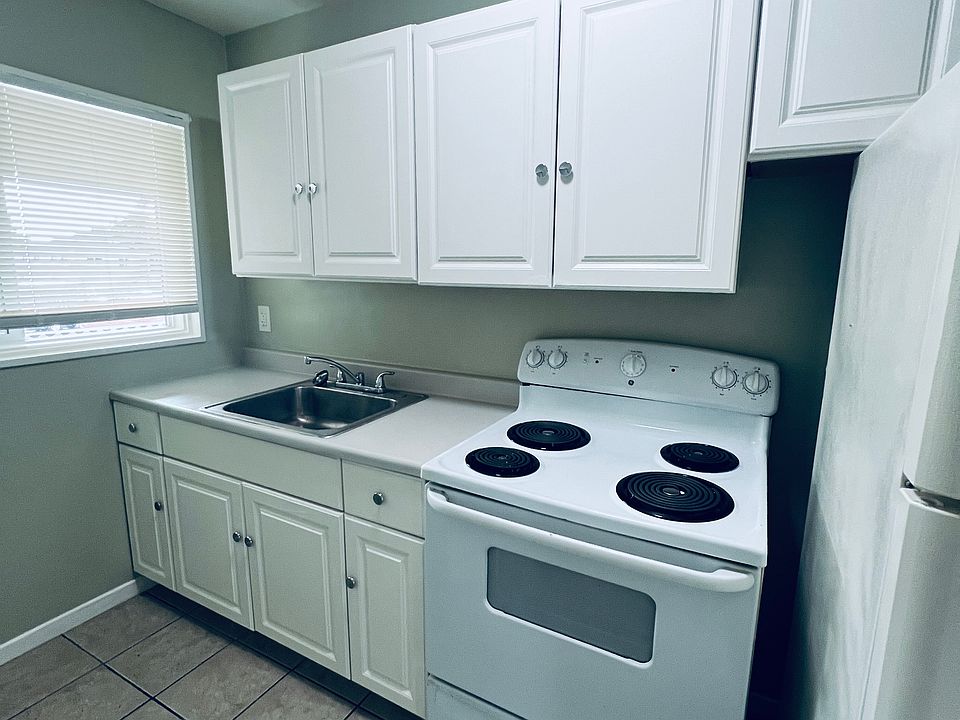 1st image of 6638 Macarthur Blvd #15