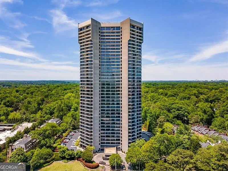 2660 Peachtree Rd NW APT 5B photo 1
