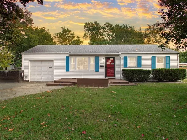 7021 Garnett St, Shawnee, KS 66203