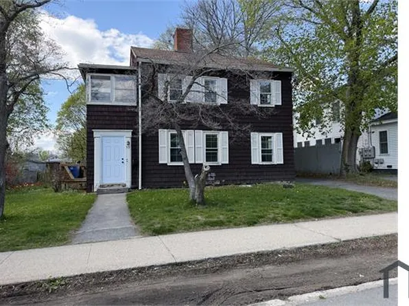 93 Friend St #1, Amesbury, MA 01913