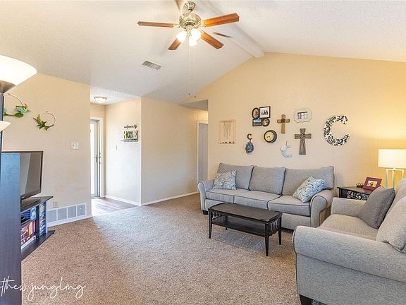 4th image of 3826 Georgetown Dr