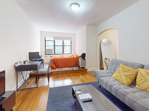 4th image of 246 E 46th St APT 7D