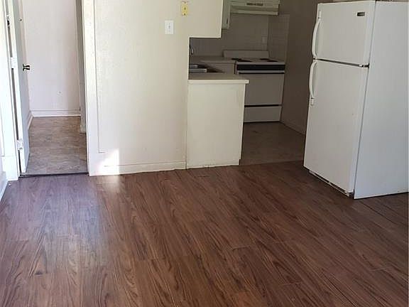 2nd image of 629 W Nettie Ave