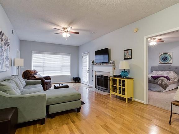 4th image of 8001 Woodland Ln
