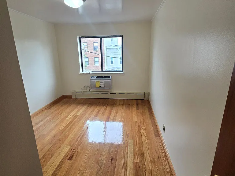 25-21 44th St #3F — Photo 6