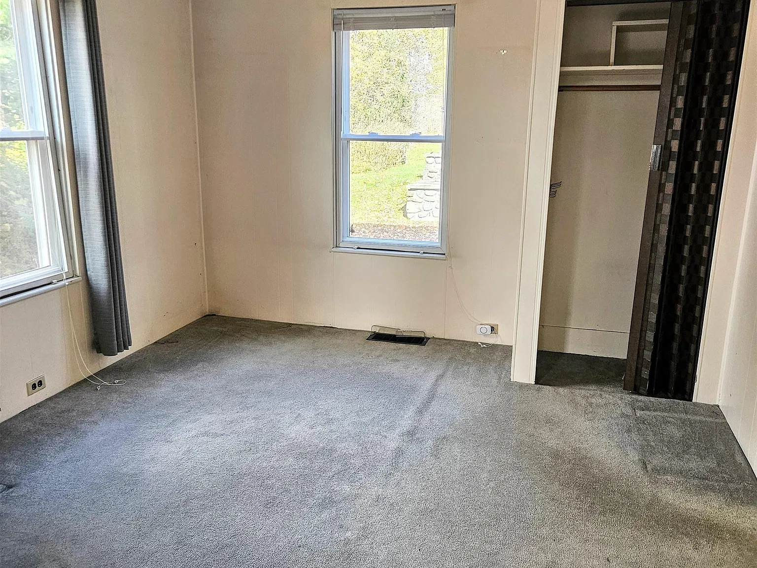 3 bed, 1.0 bath, 1400 sqft, $2,873 — Photo 3