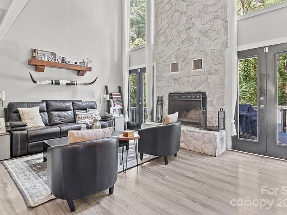 4th image of 7408 Cedarbrook Dr