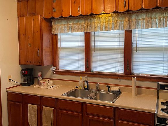4th image of 2671 E Maple Rd