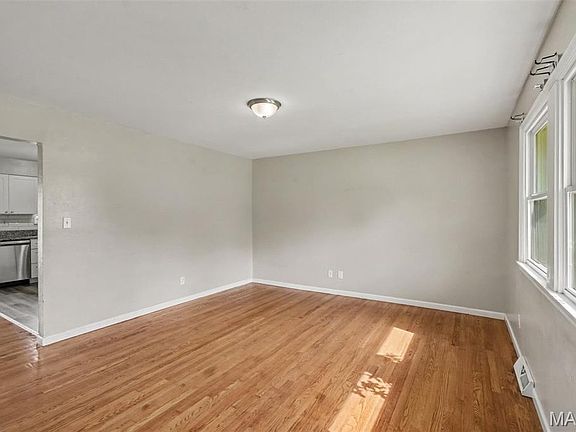 5th image of 513 Kent Dr