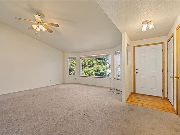 3rd image of 1075 Peachwood Ct