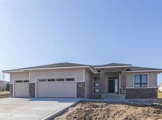 15500 Maple Dr, Urbandale, IA 50323