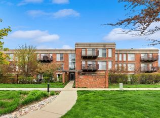 351 Kelburn Rd APT 113, Deerfield, IL 60015