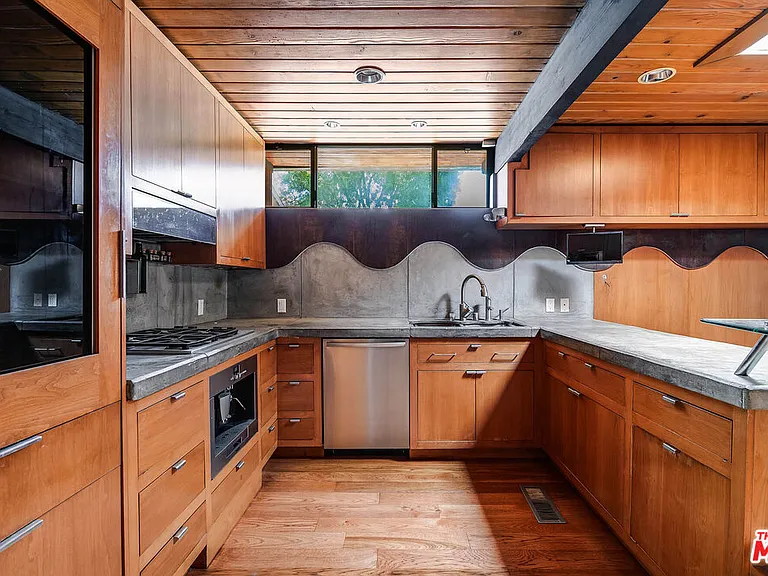22277 Buena Ventura St — Photo 26