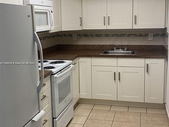 3rd image of 200 NE 45th St #210