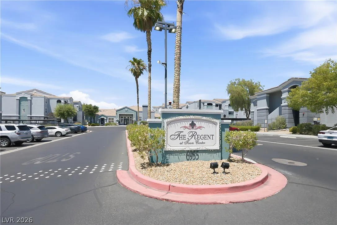 2 bed, 2.0 bath, 930 sqft, $1,295 — Photo 2