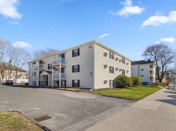 15 Houghton St APT 12, Worcester, MA 01604