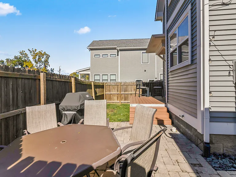 2410 N College Ave — Photo 44