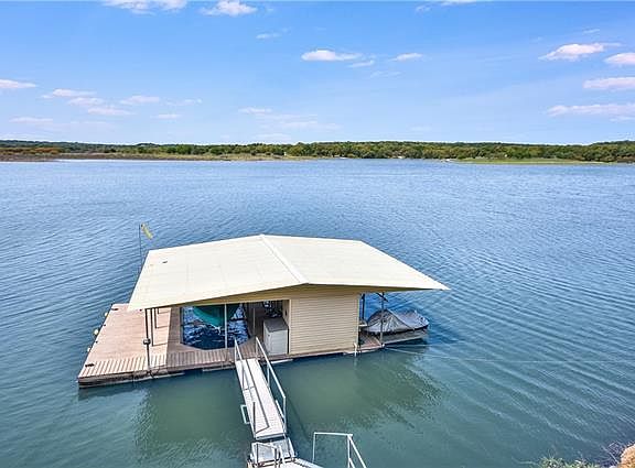 4th image of 321 Harbor Dr