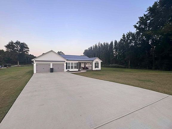 2nd image of 520 Cloverleaf Cir