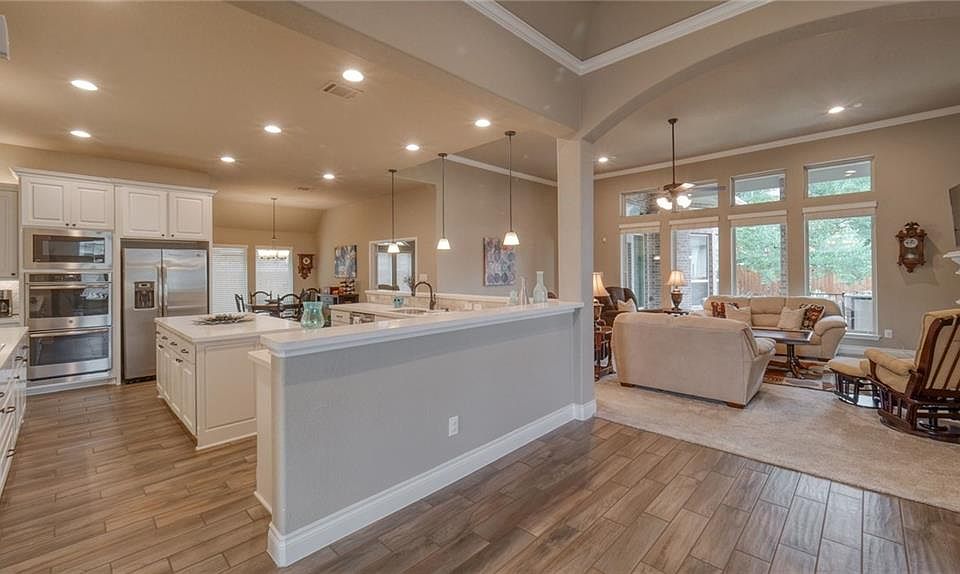1st image of 6112 Empresa Dr