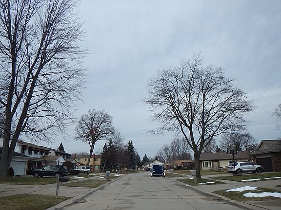 4th image of 42046 Bay Ct