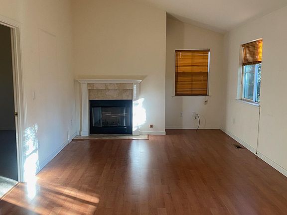 4th image of 321 Arbor Ave