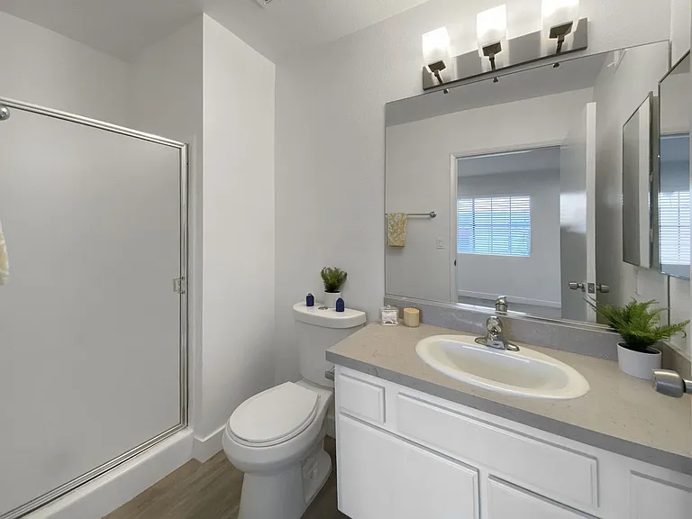 2 Bed, 2.5 Bath Townhouse Unit * North Glendale * Washer Dryer — Photo 19