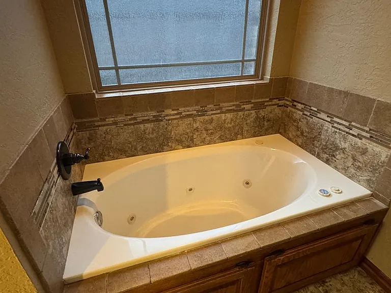 1517 NE Stonehouse Dr — Photo 19