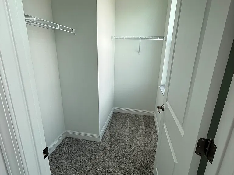 Guestroom 2 walking closet on the second room