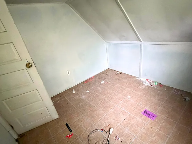 1714 S Livingston St — Photo 5