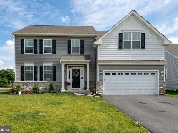 103 Petrelia Dr, Honey Brook, PA 19344