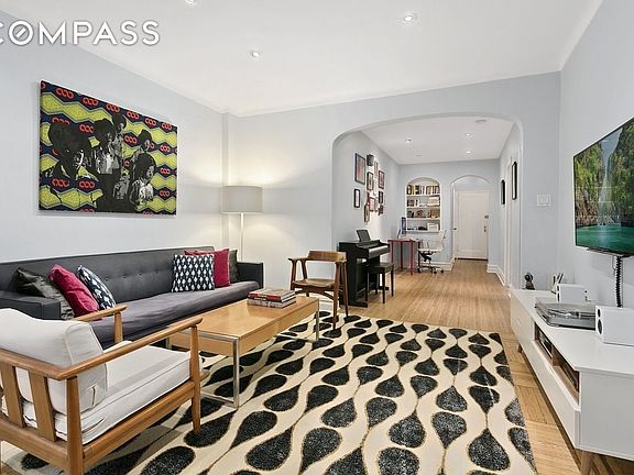 2nd image of 225 Park Pl APT 1D
