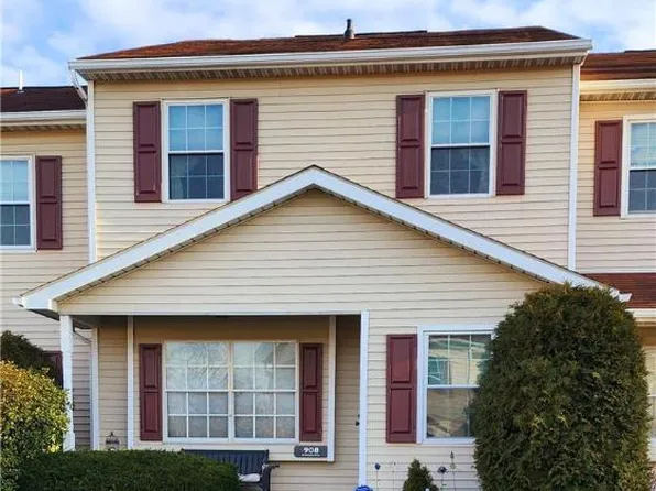 908 Briarwood Dr, Bethlehem, PA 18020