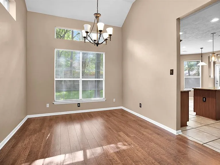 111 S Winterport Cir — Photo 4