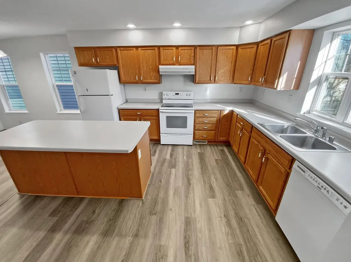 3 bed, 1648 sqft, $2,650 — Photo 2
