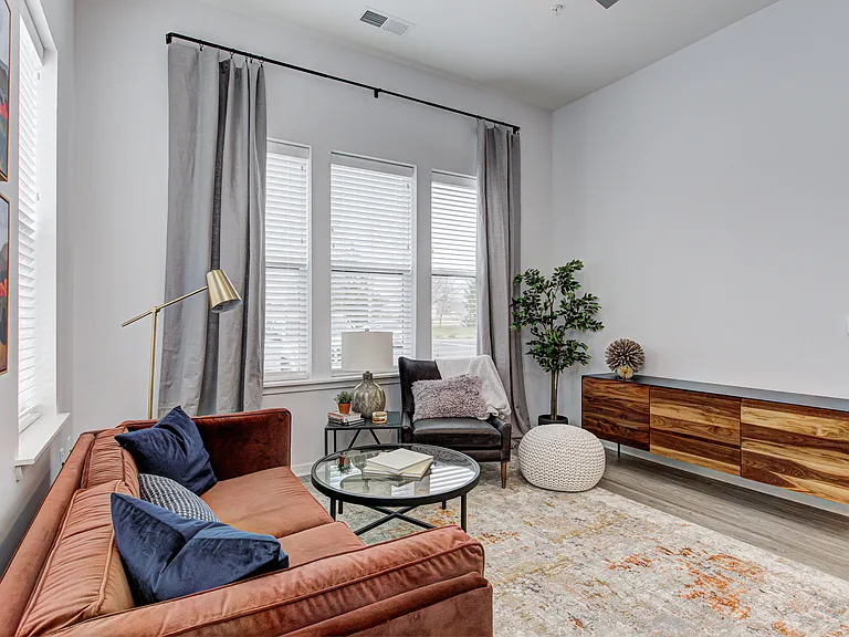 Pullman Pointe — Photo 34