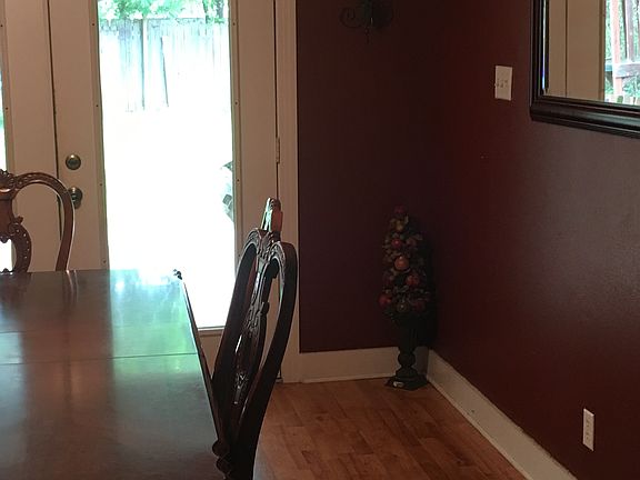 4th image of 906 Alameda Dr