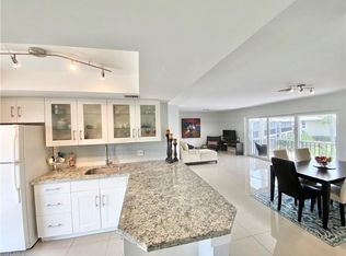 324 Palm Dr APT 4, Naples, FL 34112