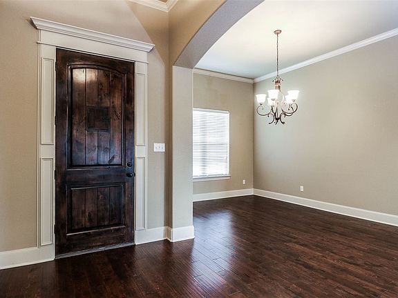3rd image of 111 New Braunfels Ln