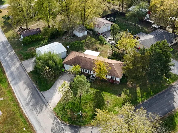 2531 Maplewood Ln, Sedalia, MO 65301