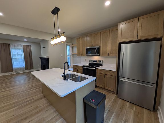 5th image of 715 Seymour Ave