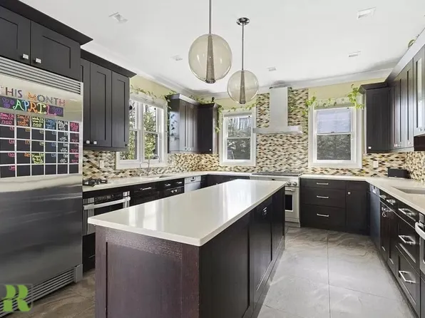 669 East 2nd Street image 6 of 44