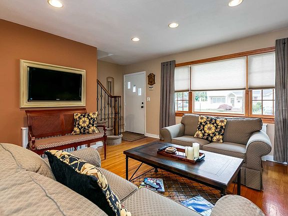 4th image of 184 Avoca Ave